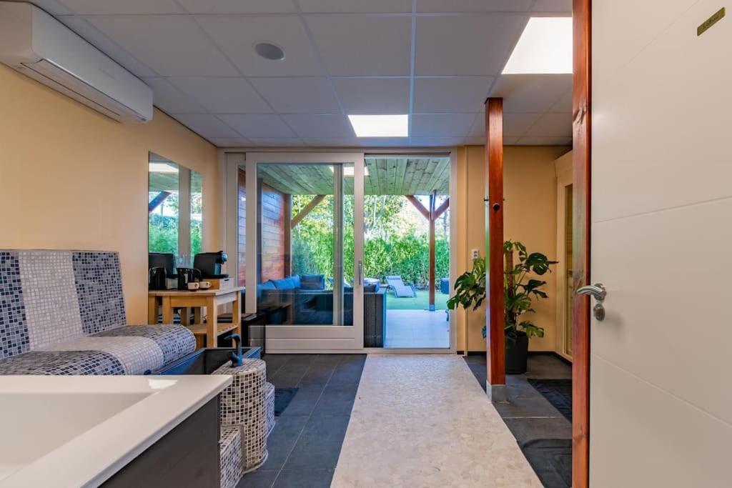 Wellness Studio Tiel Met Sauna En Jacuzzi Bagian luar foto