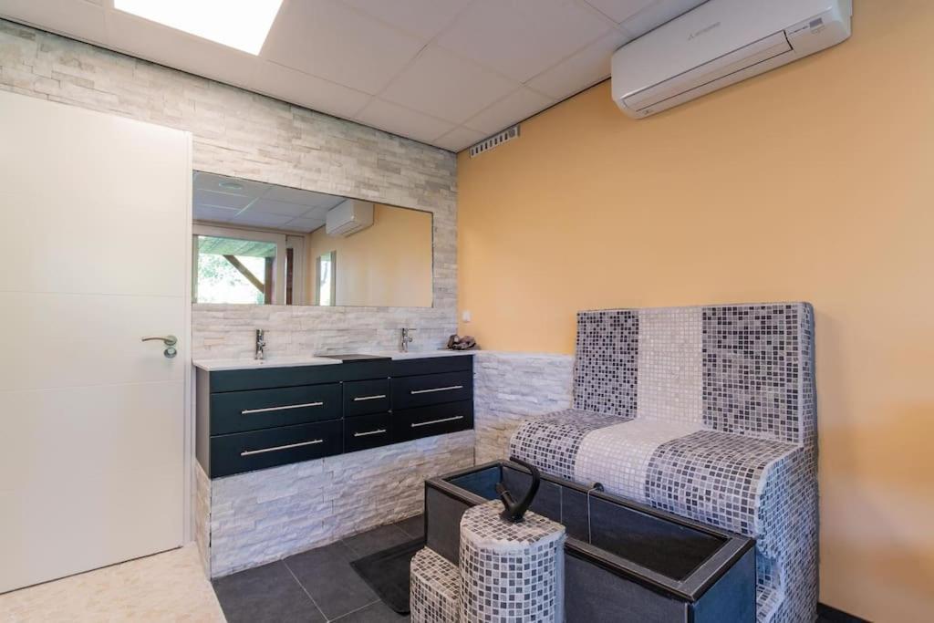 Wellness Studio Tiel Met Sauna En Jacuzzi Bagian luar foto