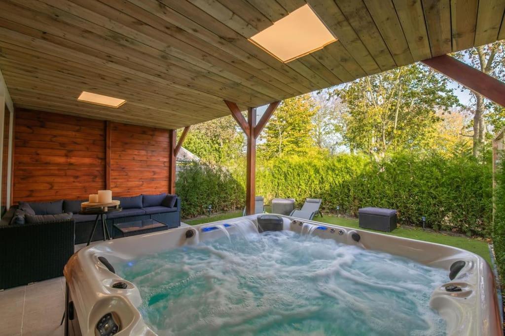 Wellness Studio Tiel Met Sauna En Jacuzzi Bagian luar foto